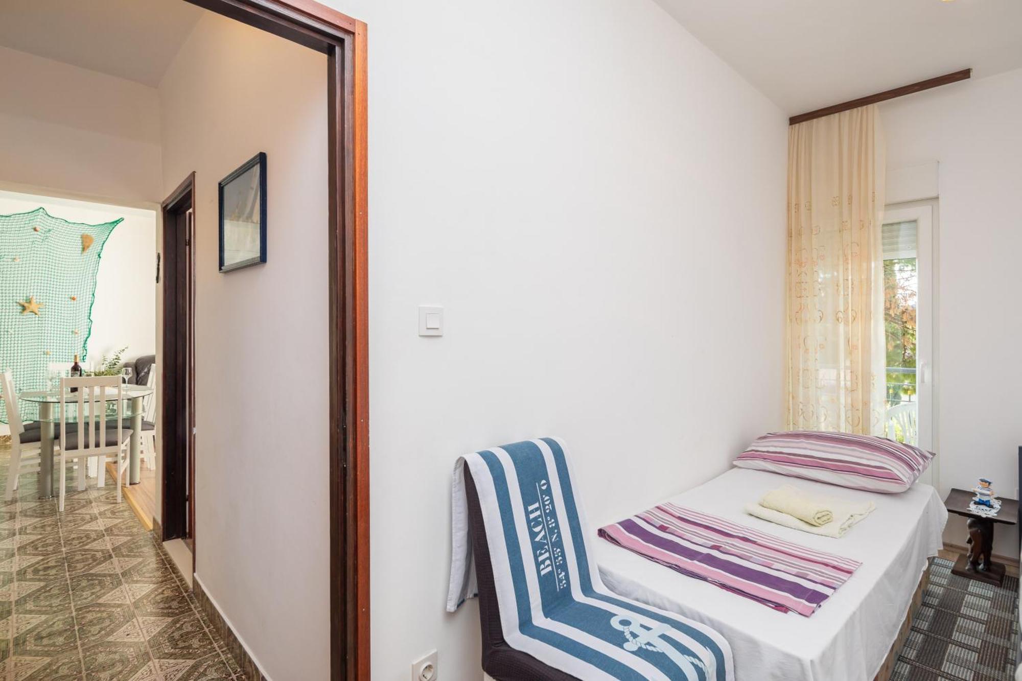 Urban Edge - Beach Apartments Omiš Exterior foto